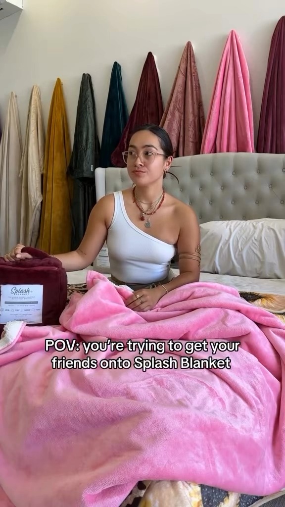 Wrap yourself in comfort 🤍

Shop Now: https://splashblanket.com/?rfsn=8966363.6...